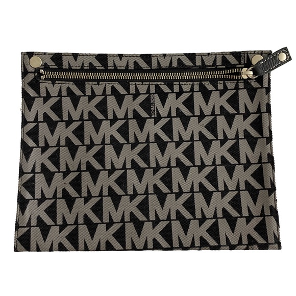 Michael Kors Handbags - Michael Kors Pouch